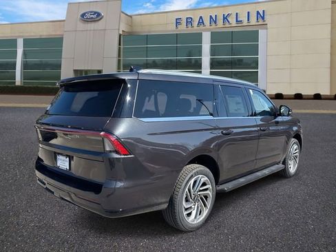 New 2026 Lincoln Navigator L Premier image 7