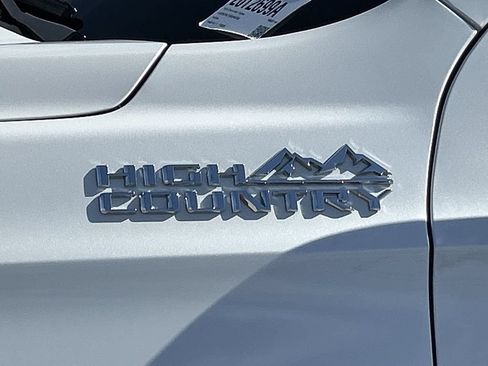 Used 2025 Chevrolet Tahoe High Country AWD/4WD image 32