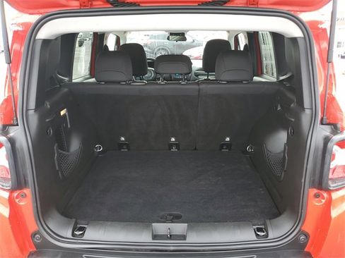Used 2018 Jeep Renegade Altitude image 7