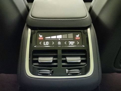 New 2026 Volvo XC90 B6 Plus w/ Protection Package Premier AWD/4WD image 32