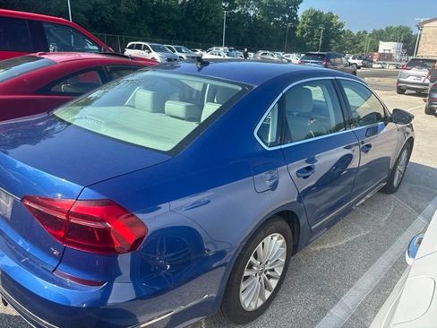 Used 2017 Volkswagen Passat 1.8T SE FWD image 4