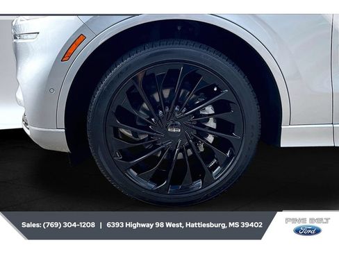 Used 2023 Lincoln Aviator Reserve w/ Equipment Group 201A RWD image 7
