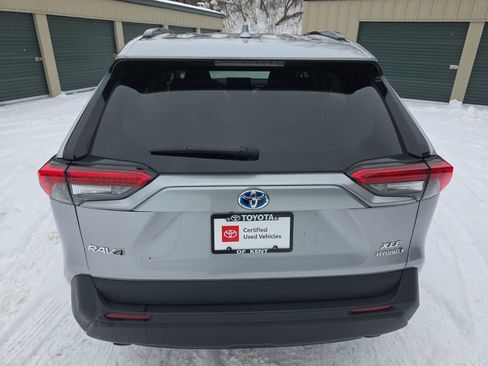 Certified 2021 Toyota RAV4 XLE w/ Convenience Package image 5