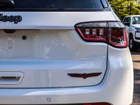 Used 2024 Jeep Compass Trailhawk image 12