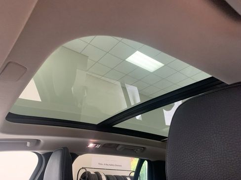 Certified 2022 Volvo XC90 T6 Momentum w/ Climate Package image 17