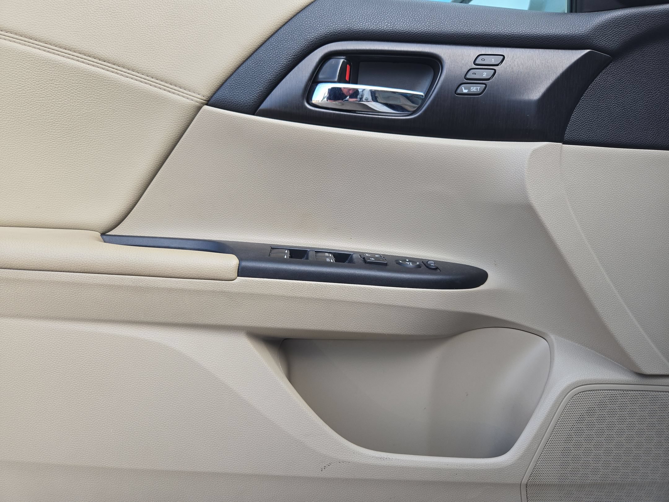 Used 2015 Honda Accord EX-L image 10