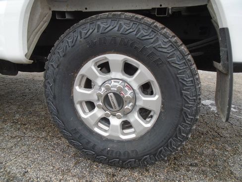 Certified 2023 Ford F250 XL w/ Snow Plow Prep Package image 10