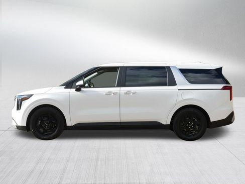 Certified 2026 Kia Carnival FWD image 4