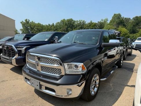 Used 2018 RAM 1500 Laramie AWD/4WD image 1