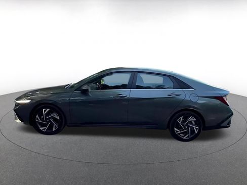 Used 2025 Hyundai Elantra SEL FWD image 10
