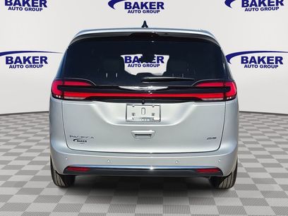 New 2026 Chrysler Pacifica Select
