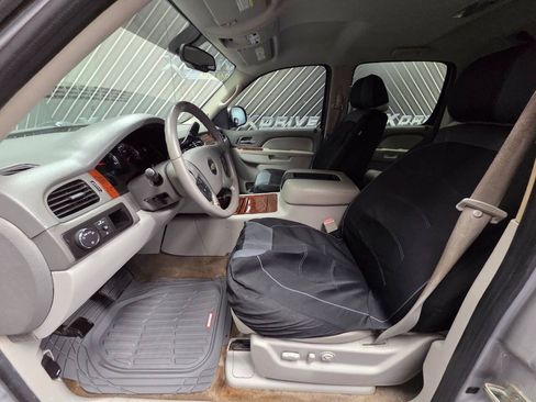 Used 2011 Chevrolet Avalanche LTZ RWD image 18