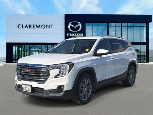 Used 2024 GMC Terrain SLT image 3