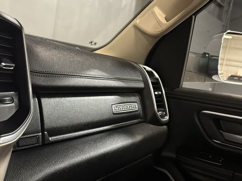 Used 2019 RAM 1500 Laramie AWD/4WD image 18