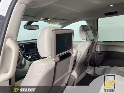 Used 2020 Chrysler Pacifica Touring-L Plus image 14