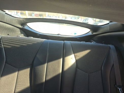 Used 2012 Hyundai Veloster w/ Style Pkg image 27