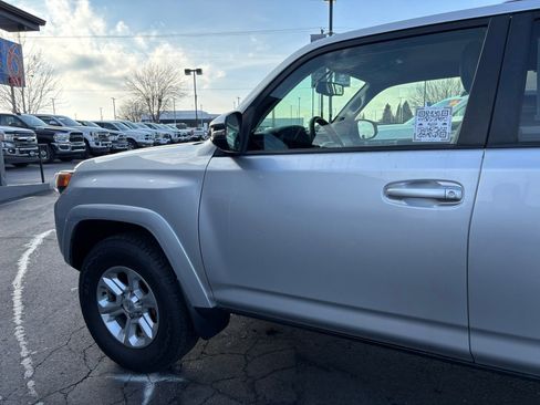 Used 2018 Toyota 4Runner SR5 Premium image 6
