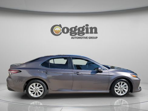 Used 2023 Toyota Camry LE FWD image 4