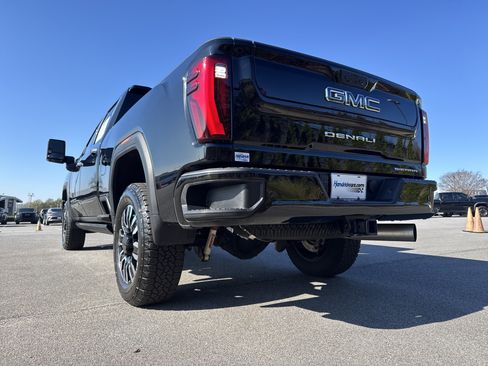 Used 2025 GMC Sierra 2500 Denali Ultimate image 8