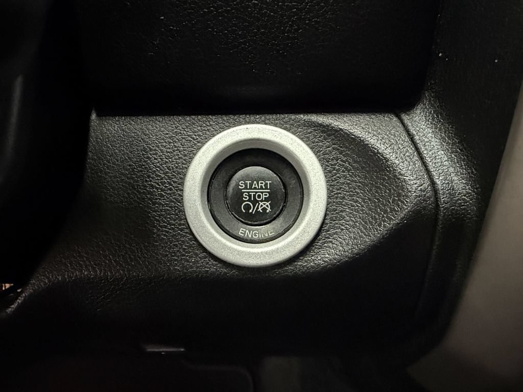 Used 2014 RAM 3500 Laramie w/ Convenience Group AWD/4WD image 17