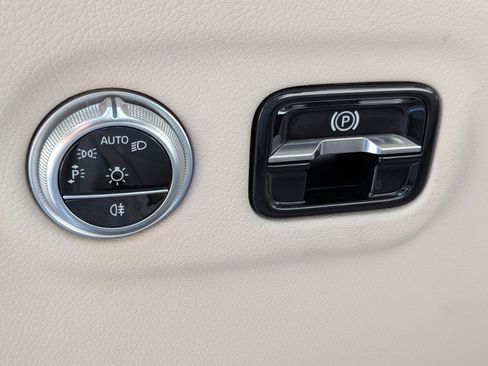 Used 2023 Mercedes-Benz EQS 450+ SUV image 17