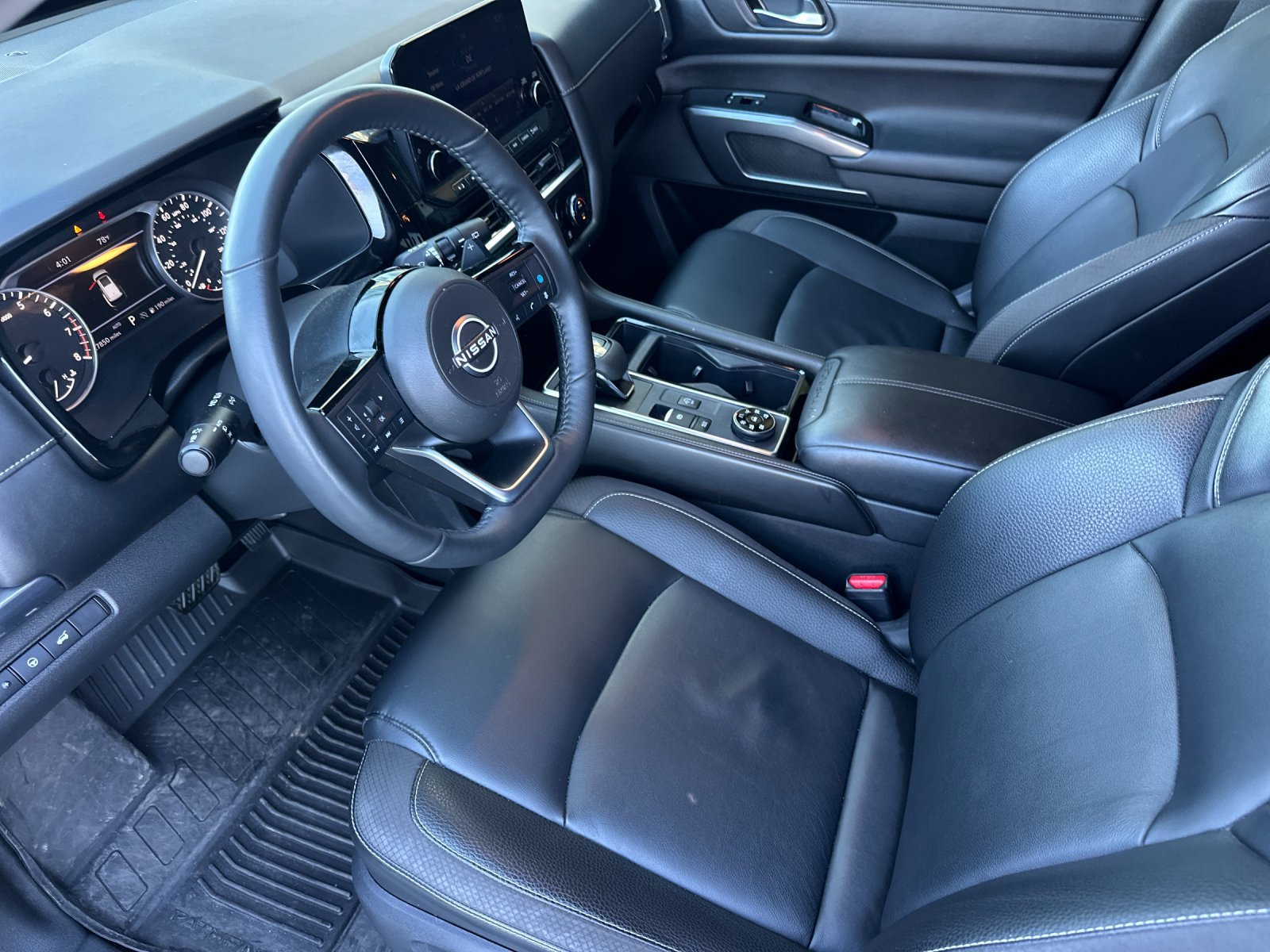 Used 2024 Nissan Pathfinder SL AWD/4WD image 9