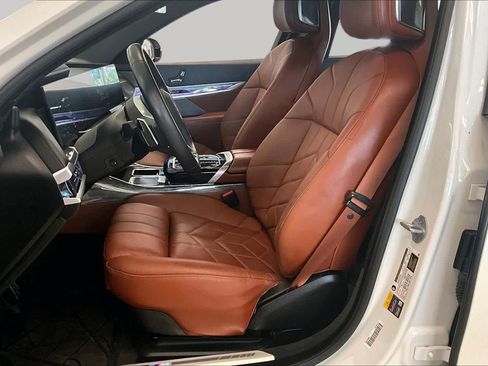 Used 2025 BMW i7 xDrive60 AWD/4WD image 7