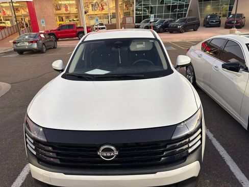 Certified 2025 Nissan Kicks SV FWD image 1