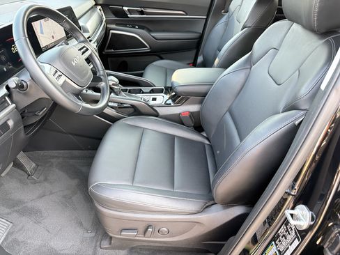 Used 2023 Kia Telluride S w/ S Sunroof Package FWD image 2