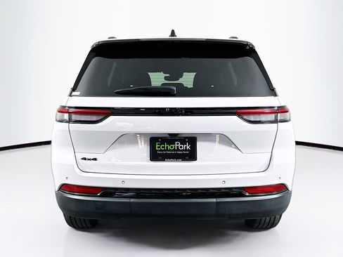 Used 2023 Jeep Grand Cherokee Altitude image 7