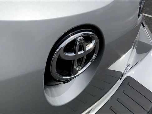 Certified 2025 Toyota Corolla SE image 28