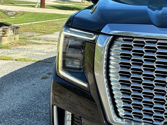 Used 2021 GMC Yukon Denali w/ Denali Ultimate Package AWD/4WD image 9