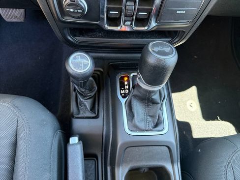 Used 2023 Jeep Wrangler Unlimited AWD/4WD image 24