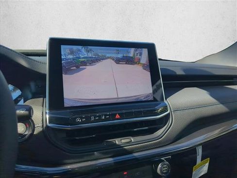 New 2026 Jeep Compass Latitude image 10