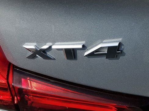 Used 2025 Cadillac XT4 Premium Luxury image 5