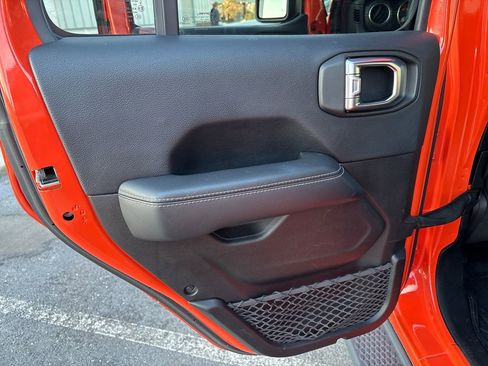 Used 2018 Jeep Wrangler Unlimited Sahara image 42