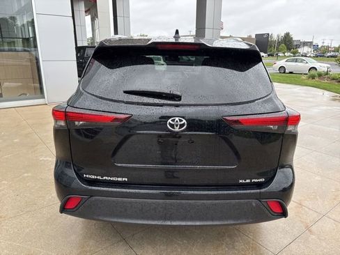 Used 2025 Toyota Highlander XLE AWD/4WD image 6