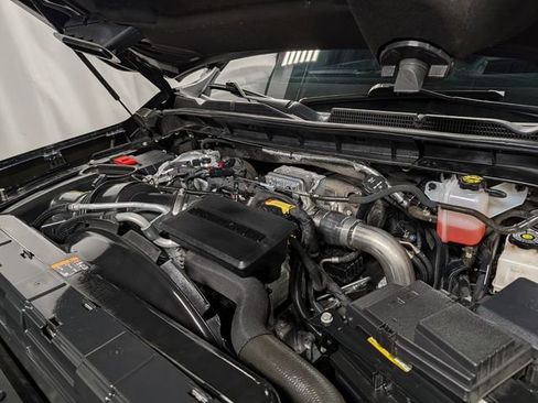 Used 2023 GMC Sierra 3500 Denali w/ Denali Ultimate Package image 32