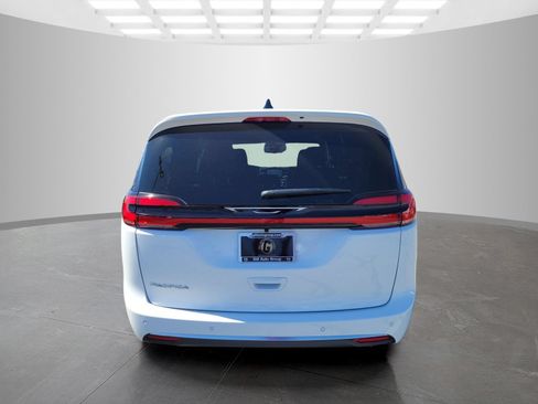 New 2027 Chrysler Pacifica Select w/ Family Tech Group FWD image 7