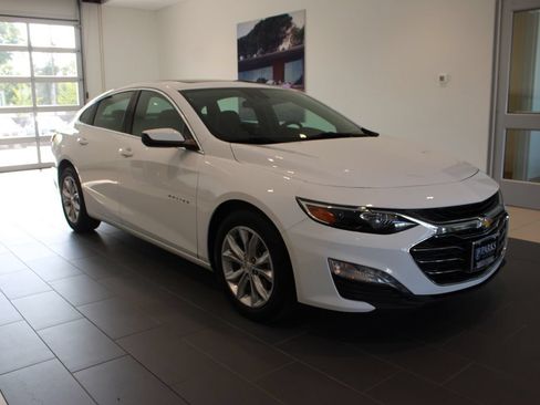 Used 2024 Chevrolet Malibu LT FWD image 2