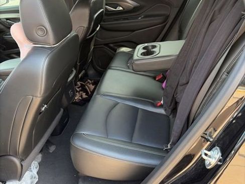 Used 2024 GMC Terrain SLT FWD image 5