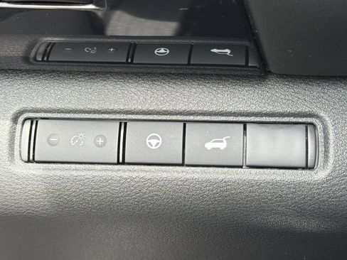 Certified 2025 Nissan Pathfinder SV FWD image 11