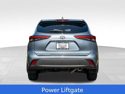 Used 2021 Toyota Highlander XLE AWD/4WD image 6