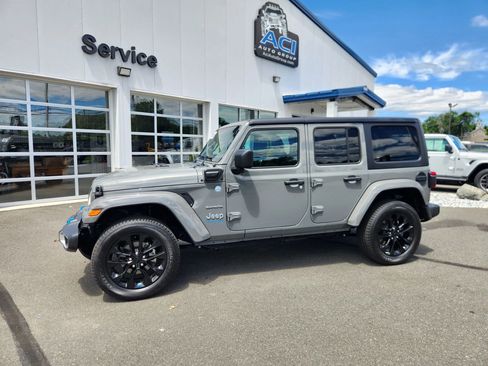 Used 2023 Jeep Wrangler Unlimited Sahara image 7