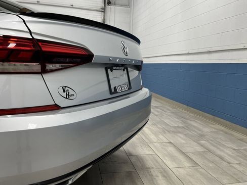 Used 2020 Volkswagen Passat 2.0T R-Line image 31