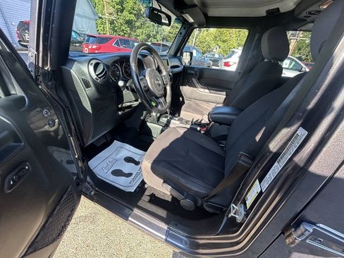 Used 2017 Jeep Wrangler Unlimited Sport w/ Quick Order Package 24S AWD/4WD image 6