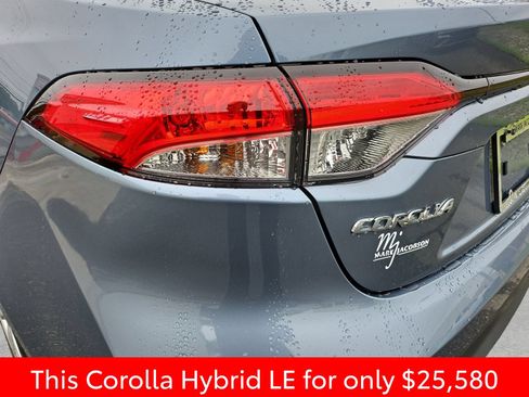 Used 2025 Toyota Corolla LE FWD image 39