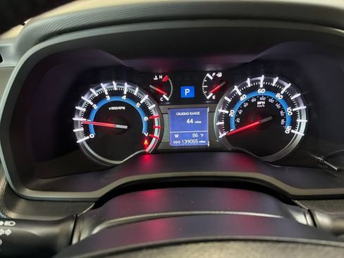 Used 2019 Toyota 4Runner SR5 AWD/4WD image 17