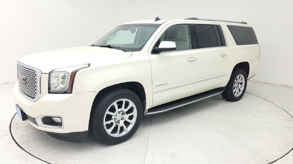 Used 2015 GMC Yukon XL Denali w/ Touring Package RWD image 3