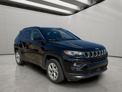 Used 2025 Jeep Compass Latitude image 7